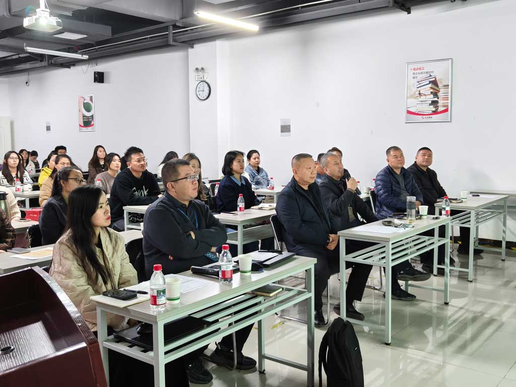 OEM銷售運營部召開2025年終內務述職會議